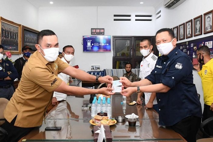 Ketua MPR RI Bambang Soesatyo saat mendaftarkan diri sebagai calon Ketua Umum Pengurus Pusat Ikatan Motor Indonesia (PP IMI) periode 2020-2024. /Dok. MPR RI.