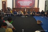 Panitia Pemungutan Suara (PPS) dan Pemerintahan Desa Teluk Pinang Kecamatan Ciawi Kabupaten Bogor, lakukan ritual doa bersama. (Dok. Iwan)