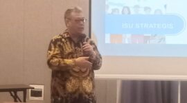 Anggota komisioner Badan Nasional Sertifikasi Profesi (BNSP), NS Aji Martono, narasumber Diskusi Sertifikasi yang diselenggarakan oleh Lembaga Sertifikasi Profesi Teknologi Informasi dan Komunikasi (LSP TIK) Global di Hotel Ibis Style, Bogor (28/5/24).