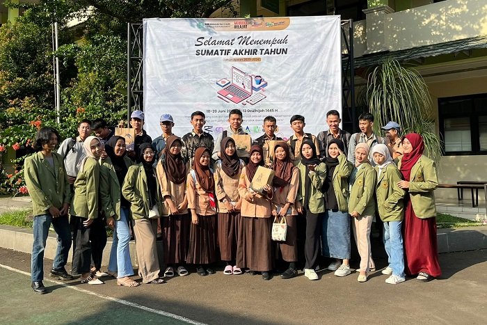 Kegiatan pengabdian masyarakat oleh Mahasiswa Program Studi Sains Komunikasi Fakultas Ilmu Sosial dan Ilmu Politik (FISIP) Universitas Djuanda. (Dok. Alianti Oktapiandi)