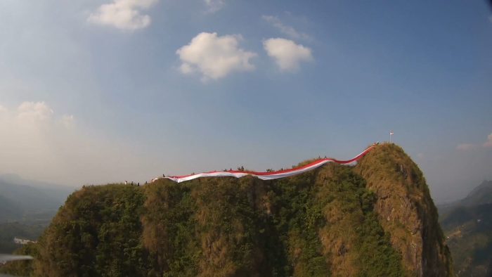 Kirab Bendera di Puncak Batu Sukamakmur./Dok.Ist