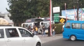 Bus yang berjajar di lokasi wisata Cigww, Megamendung.(Dok.Apakabarbogor/wan).