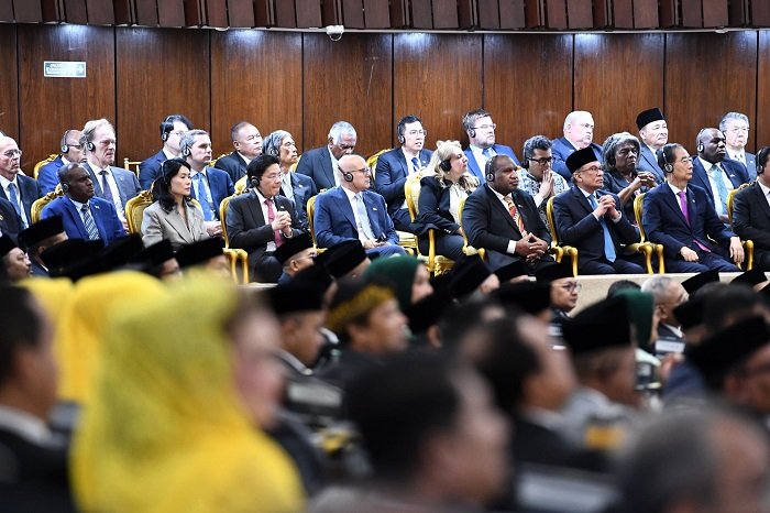 Presiden RI Prabowo Subianto mengucapkan terima kasih atas kehadiran 19 pimpinan negara dan 15 utusan khusus yang hadir di acara pelantikannya di gedung MPR/DPR. (Facebook.com @Setkab RI)

